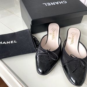 Chanel Black Leather Mules with Round Toe & Kitten Heel CC logo size 36